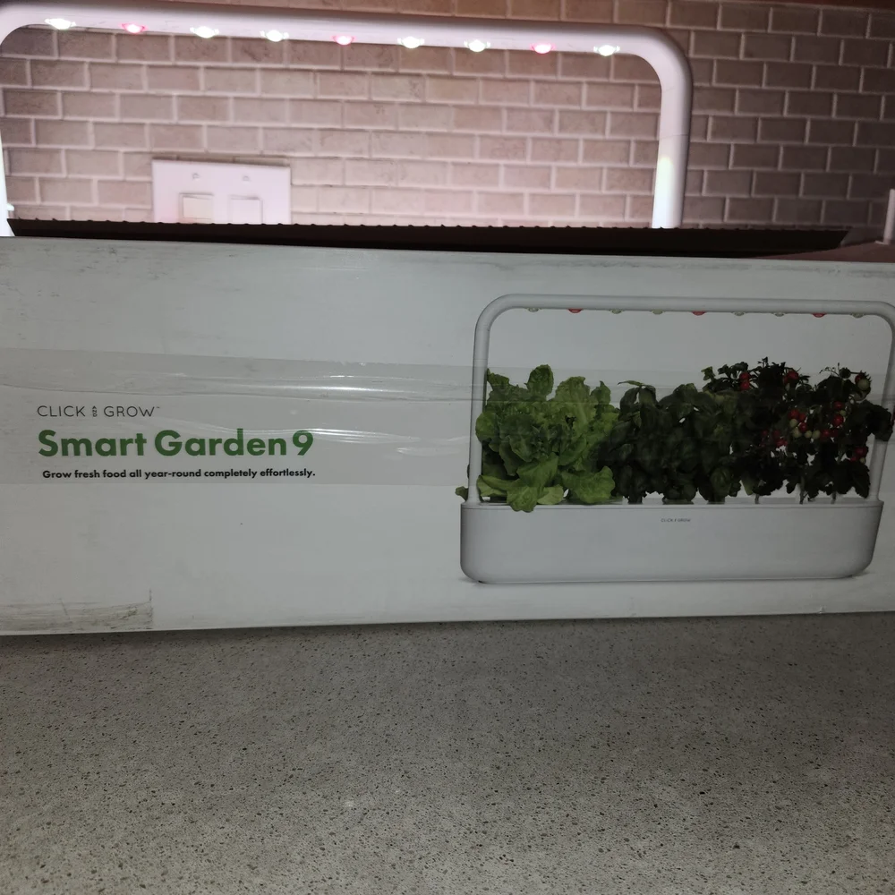 Click & Grow Smart Garden 9- Indoor Hydroponic Garden with LED Lights - Picture 2 of 7